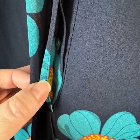 Banana Republic Navy Blue Floral Popover Blouse Size XS Polyester Buttons - Picture 6 of 14